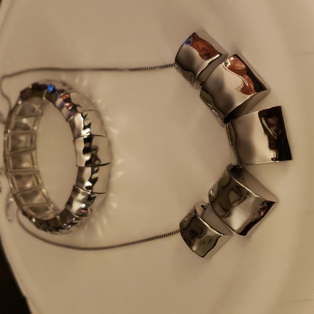 Pretty Lia Sophia silver necklace and bracelet.